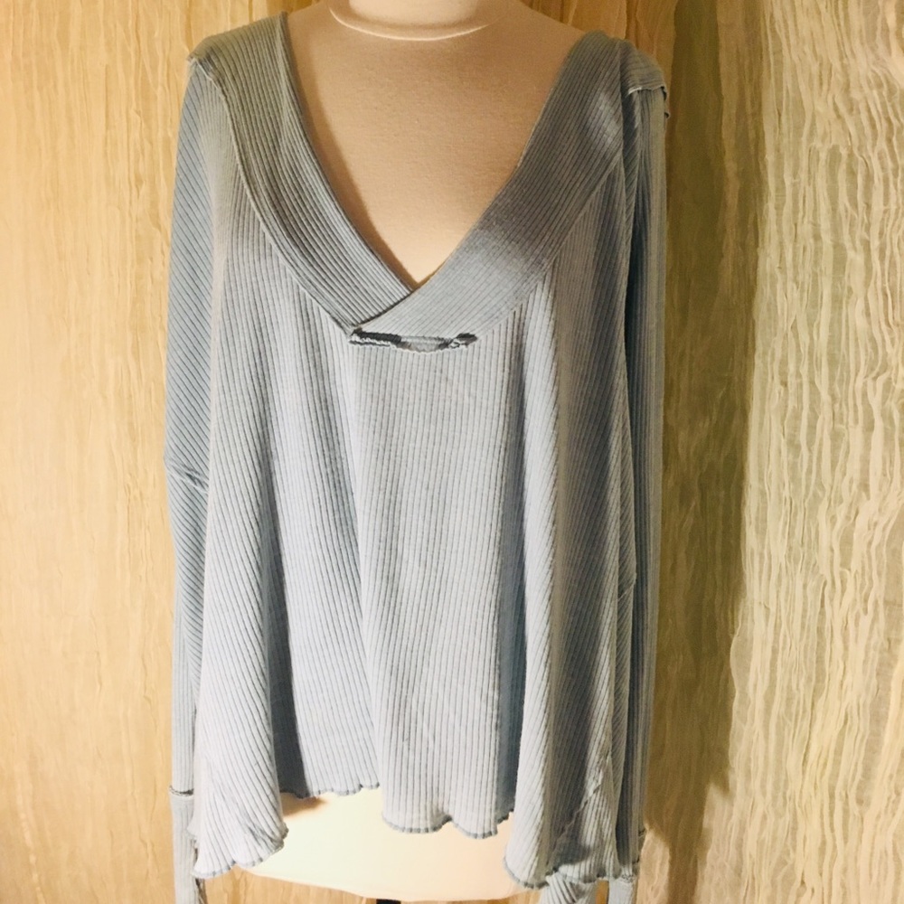 Free People Long Sleeve with thumb holes ✨